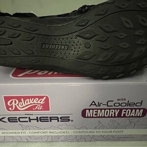 Black Skechers walking/gym shoes